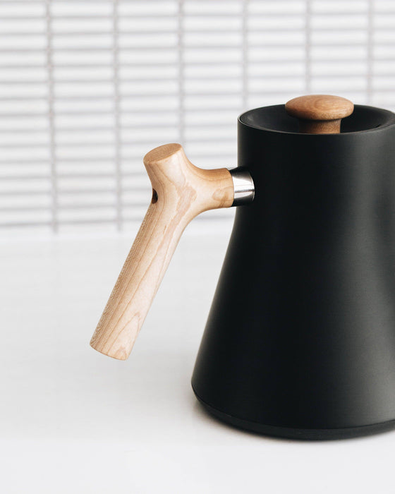 Stagg EKG, Matte Black w/ Maple Accents
